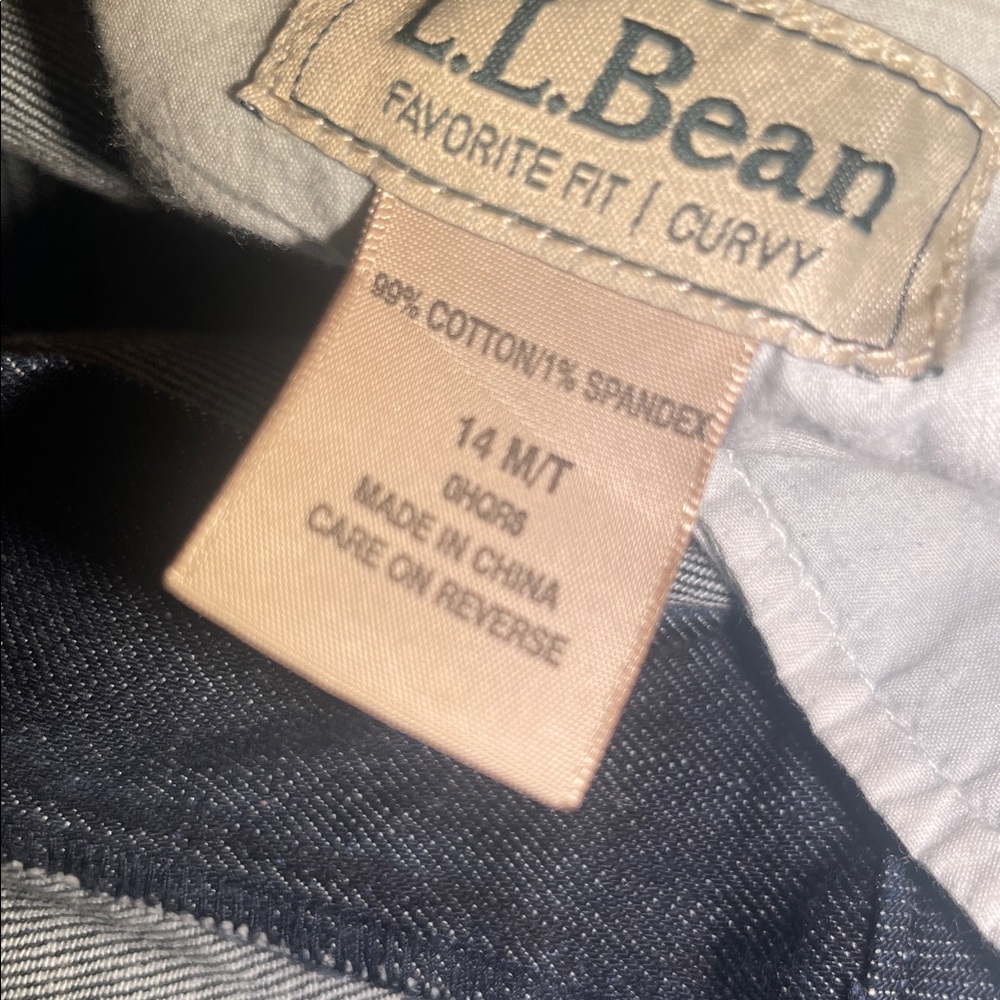 L.L bean women’s dark blue favorite fit curvy jeans size 14 M/T - Picture 5 of 9